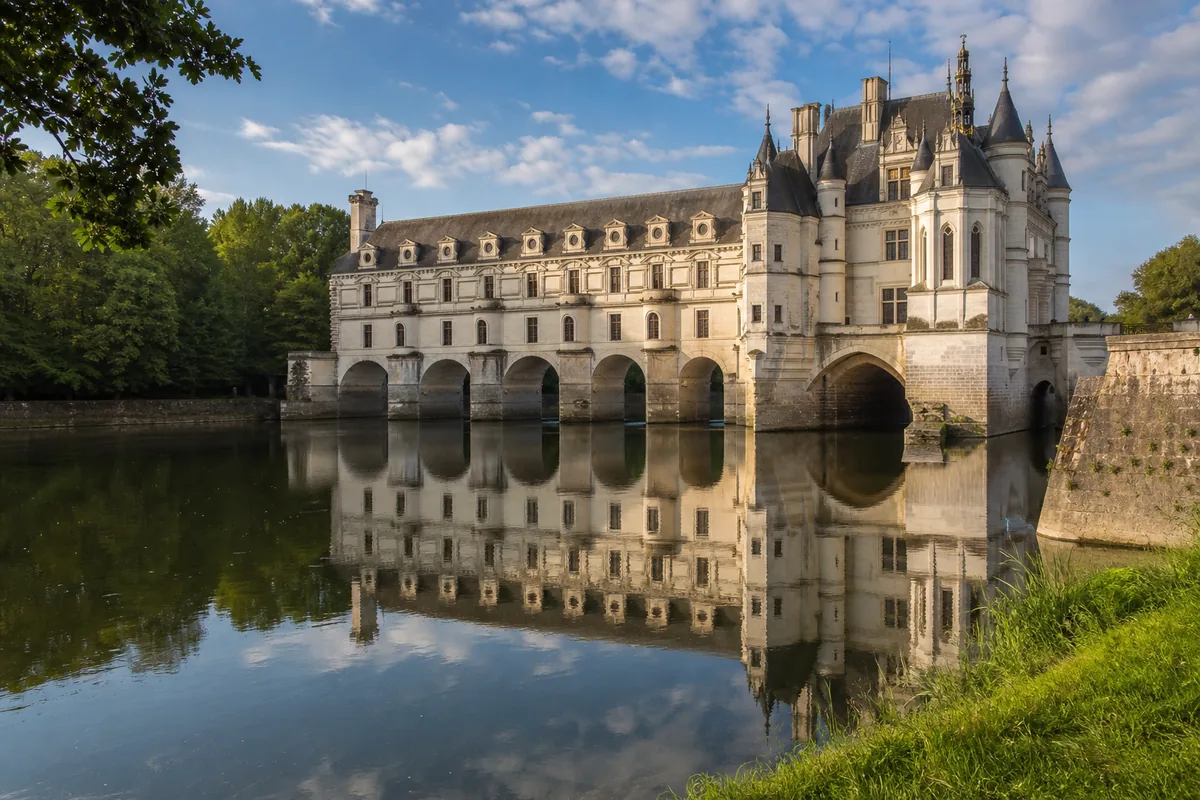 Paysage du departement Indre-et-Loire, illustration de l'edition de livres et des auteurs locaux