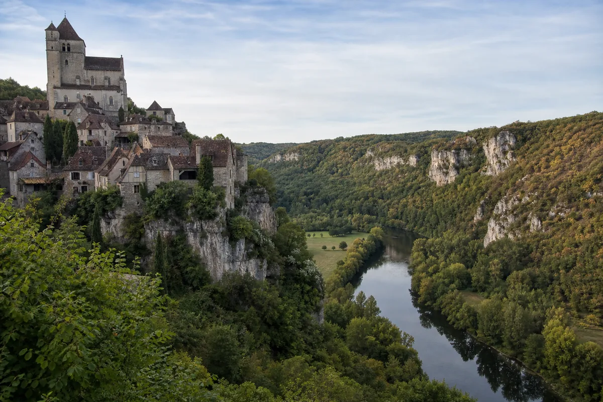 Paysage du departement Lot, illustration de l'edition de livres et des auteurs locaux